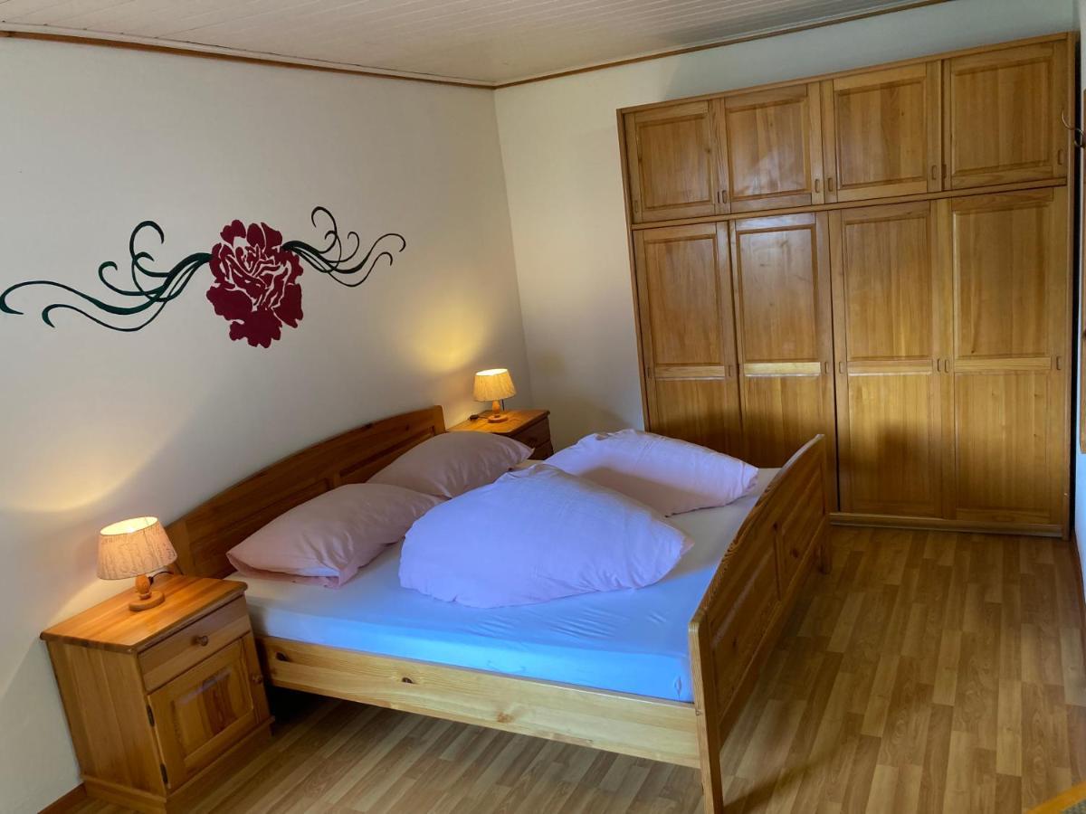Motel Brunner Apartments & Zimmer บาดไอเซนคาพเพล ภายนอก รูปภาพ