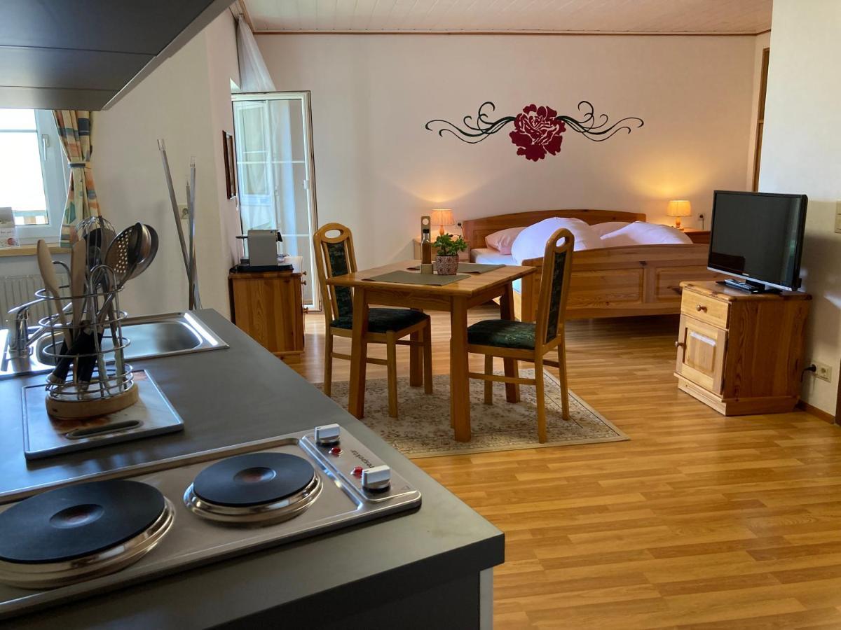 Motel Brunner Apartments & Zimmer บาดไอเซนคาพเพล ภายนอก รูปภาพ