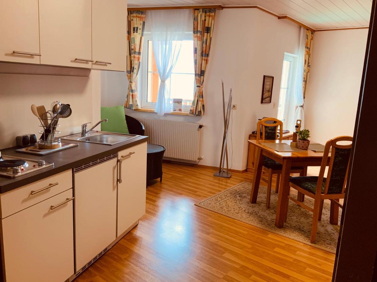 Motel Brunner Apartments & Zimmer บาดไอเซนคาพเพล ภายนอก รูปภาพ