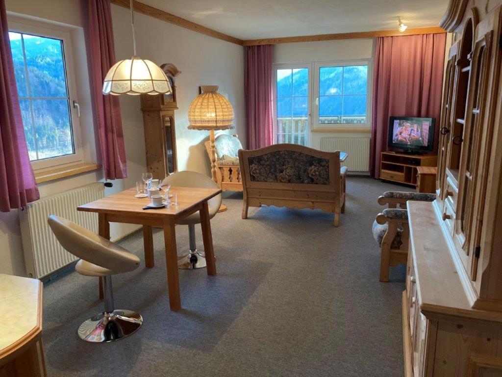 Motel Brunner Apartments & Zimmer บาดไอเซนคาพเพล ภายนอก รูปภาพ