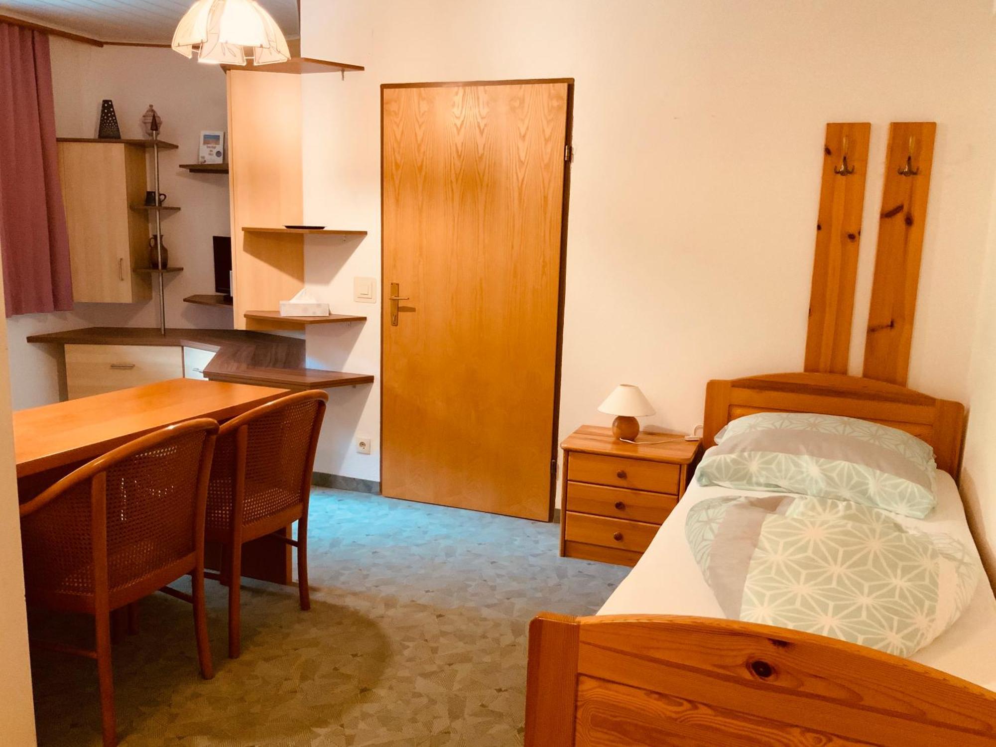 Motel Brunner Apartments & Zimmer บาดไอเซนคาพเพล ห้อง รูปภาพ
