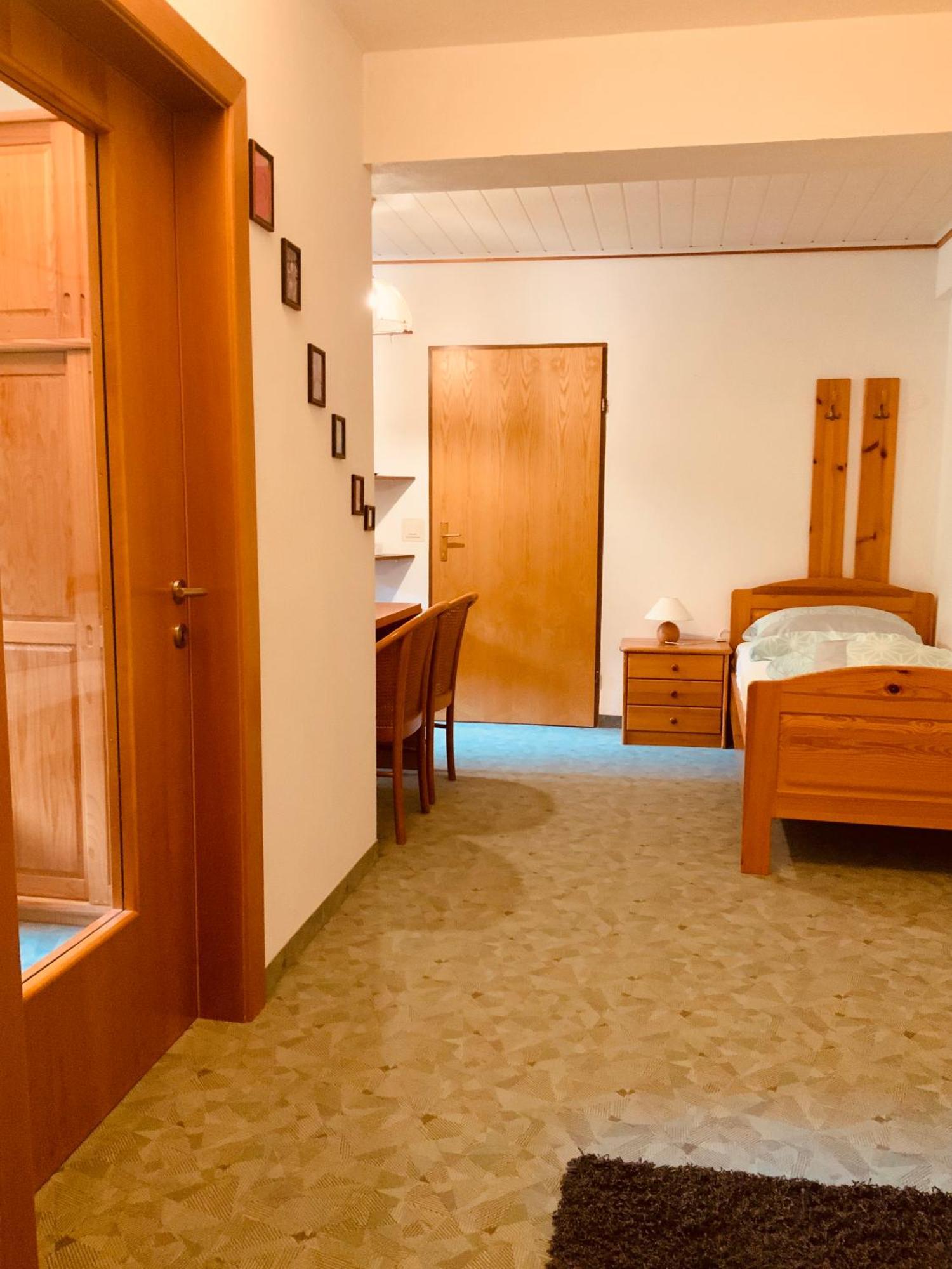 Motel Brunner Apartments & Zimmer บาดไอเซนคาพเพล ห้อง รูปภาพ
